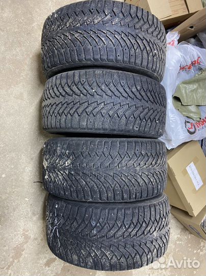 Nokian Tyres Hakkapeliitta 4 275/40 R20
