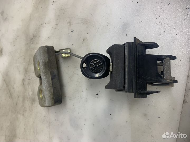 Замок багажника гольф 2