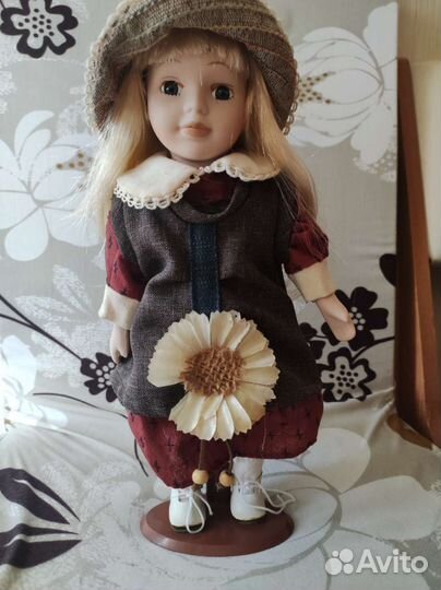 Кукла фарфоровая коллекционная