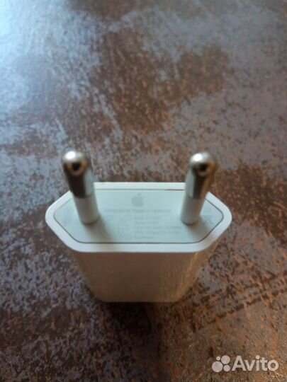 Блок зарядки iPhone