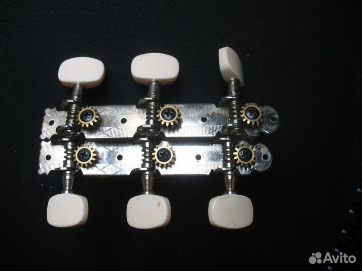 Колковая механика не б.у., струны,чехол для гитары