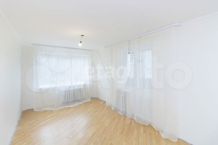 2-к. квартира, 50 м², 1/9 эт.