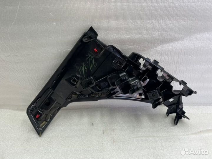 Накладка торпедо левая Toyota Land Cruiser 200