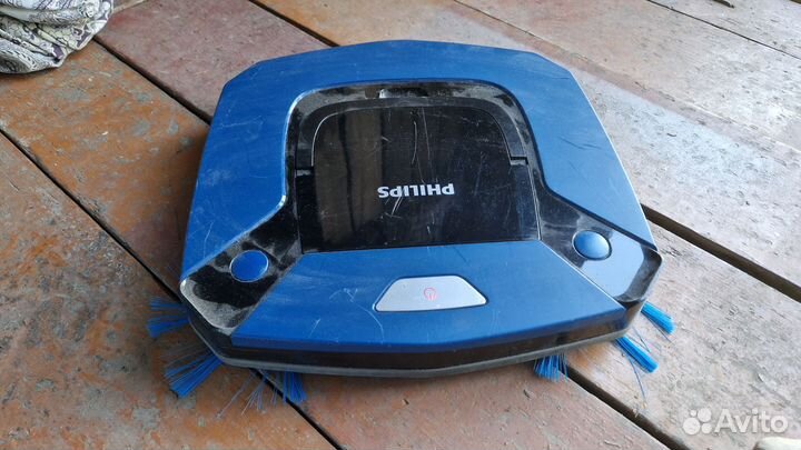Робот пылесос philips /катает котов