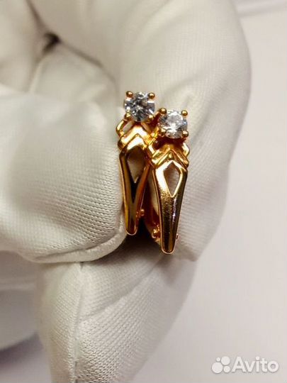 Серьги с синтетическим камнем Золото