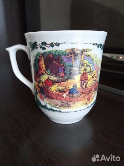 Большая фарфоровая чашка