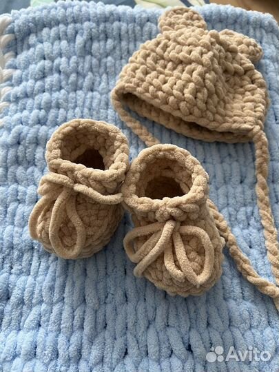 Шапочка и пинетки