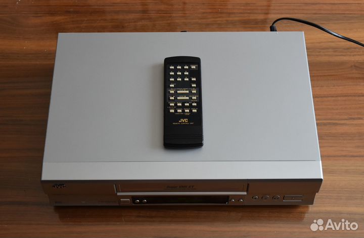 Видеомагнитофон JVC (S-VHS)