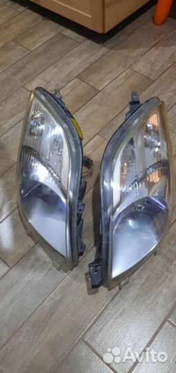 Фары Toyota Vitz