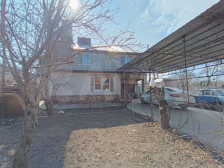 Дом 185 м² на участке 6 сот.