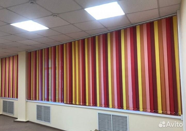 Рулонные шторы в коричневом коробе R8142