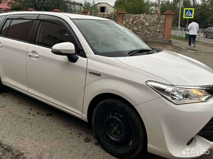 Toyota Corolla Fielder, 2016