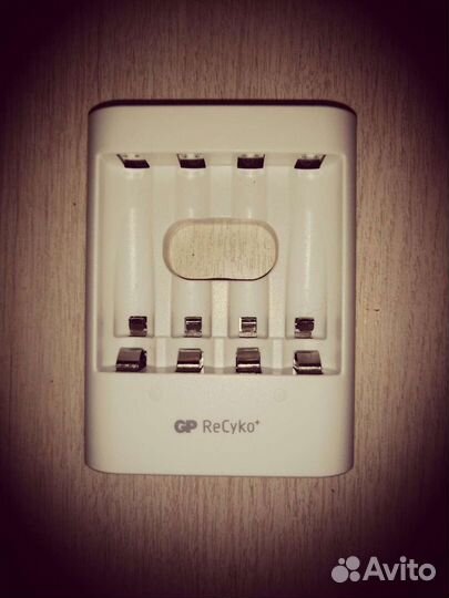 Зарядное устройство GP ReCyko U411