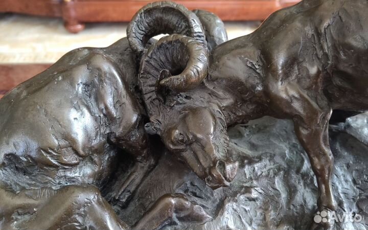 Бронзовая фигурка Бой баранов