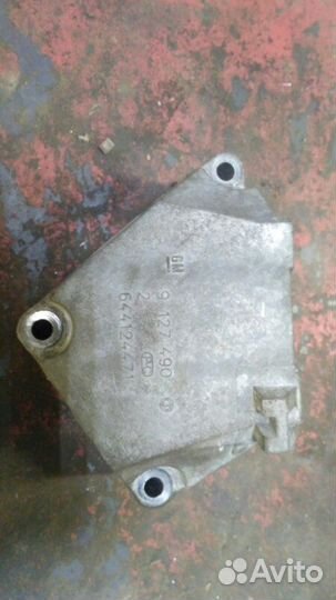 Кронштейн двигателя правый Opel Corsa C Z14XEP