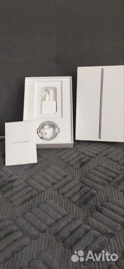 Продам iPad mini 5