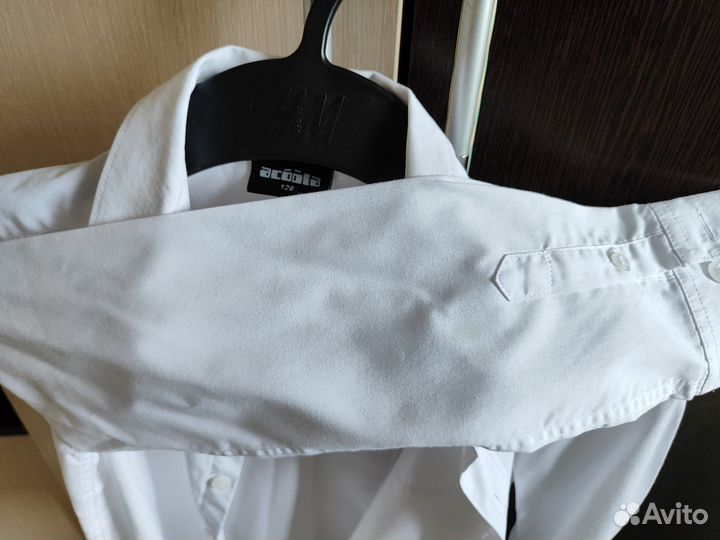 3 белые классические рубашки на мальчика 128