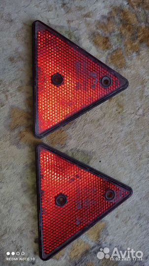 Светоотражатель красный треугольный