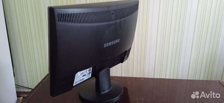 Монитор LG 22