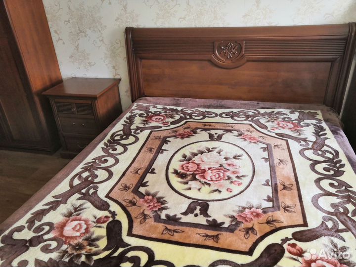 Двуспальная кровать с матрасом 160*200