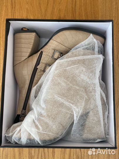 Полусапоги женские 39