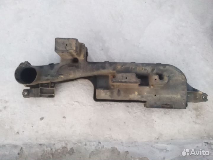 Воздухоприемник mazda323 bj