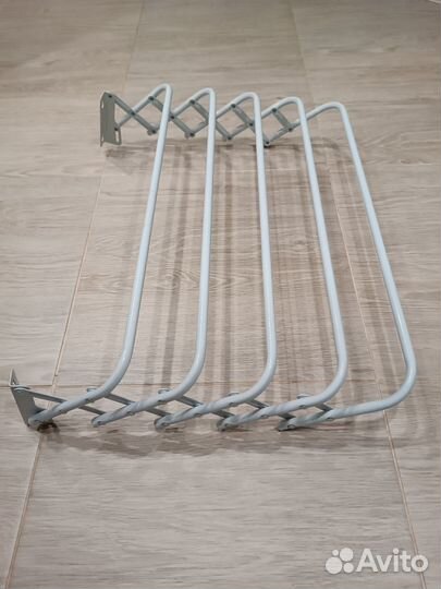 Вешалка настенная металлическая