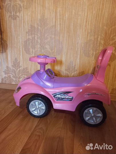 Детская машинка каталка с ручкой