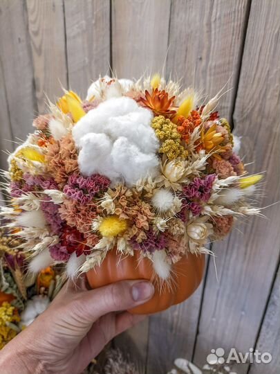 Букет из сухоцветов осенний в гипсовой тыкве