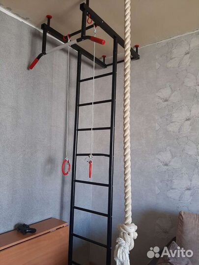 Спортивная шведская стенка