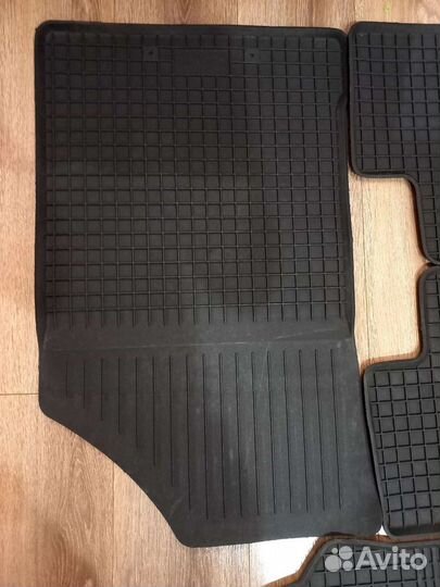 Автомобильные резиновые коврики