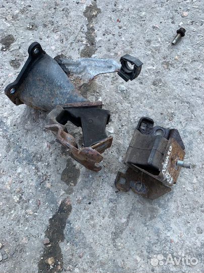 Подушка двигателя Nissan Pathfinder / Navara