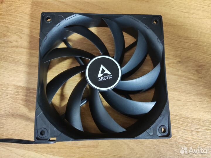 Корпусные вентиляторы arctic 120мм