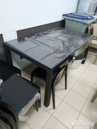 Кухонный стол