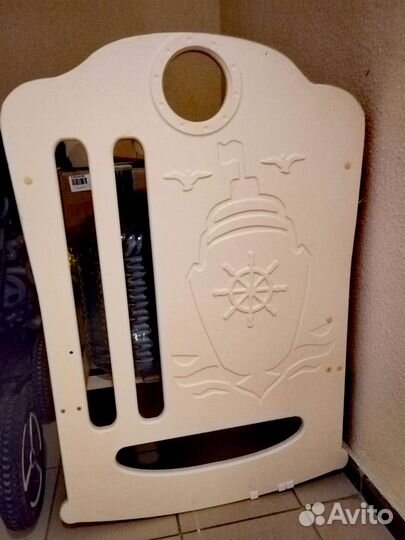 Детская кроватка с маятником