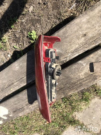 Правый задний фонарь на Форд фокус универзал