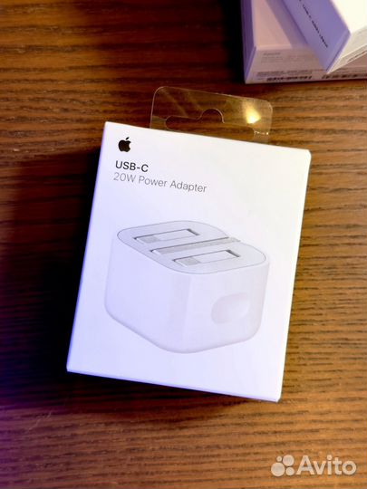 Apple 20W USB-C Power Adapter (трехштыковые)