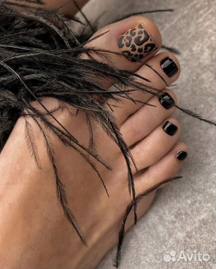 Модель на педикюр