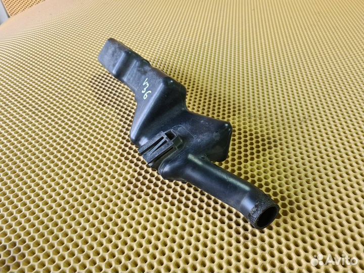 Резонатор воздушного фильтра передний правый