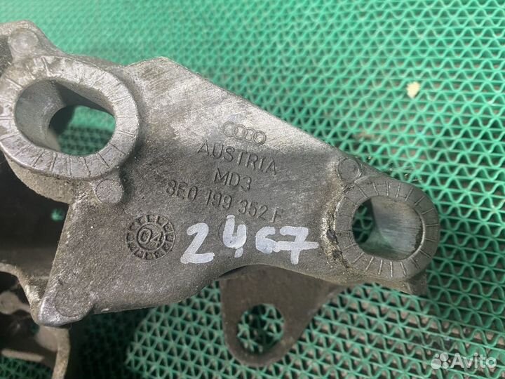 8e0199352 F кронштеин опоры двигателя Audi A4 B6