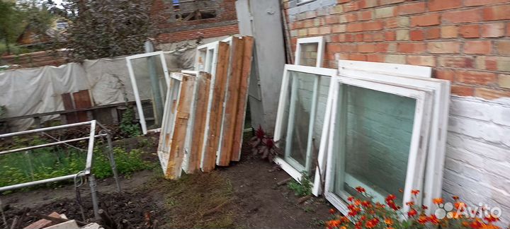 Окна с рамами деревянные