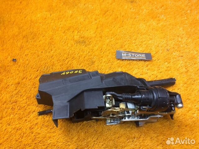 Замок двери передний левый Mercedes-Benz C-Class