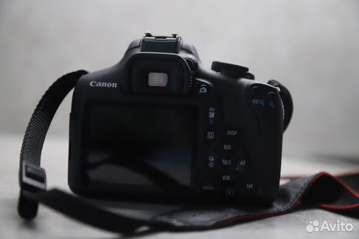 Фотоаппарат canon 2000d