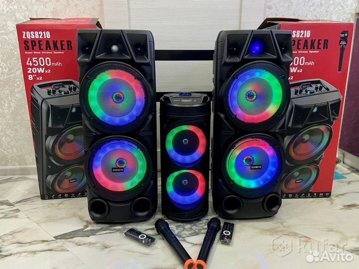Огромные колонки с пультом микрофоном