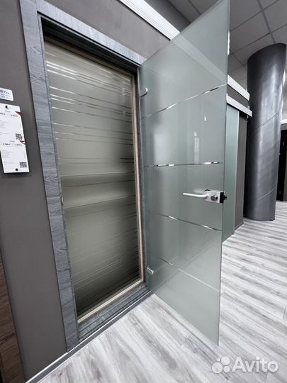 Двери из стекла межкомнатные