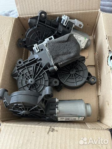 Моторчик стеклоподъемника Volkswagen Polo