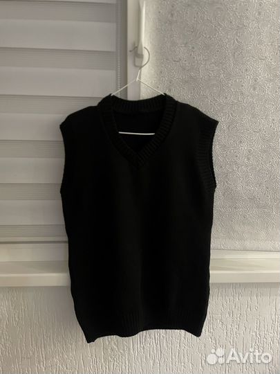 Жилет вязаный