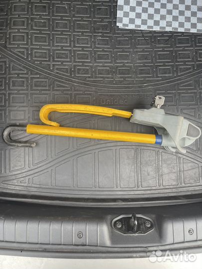 Замок на руль