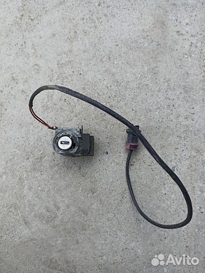 Audi A4 правая личинка замка двери