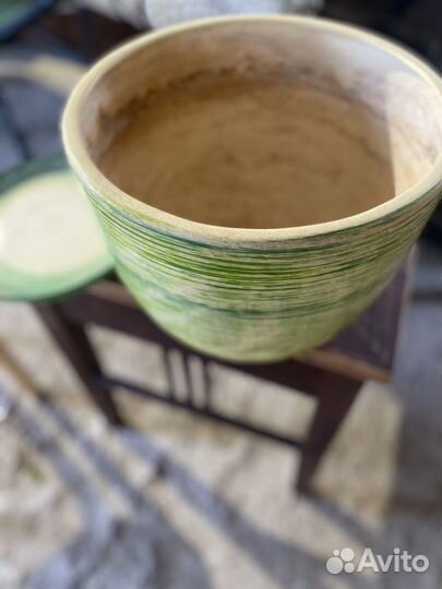 Большой цветочный горшок